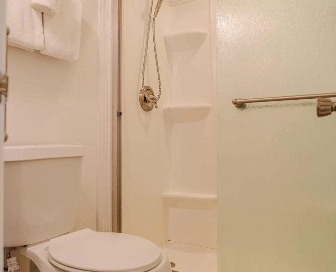 Kingfishers Retreat Serene 1br Escape With Balcony 207 Apartment