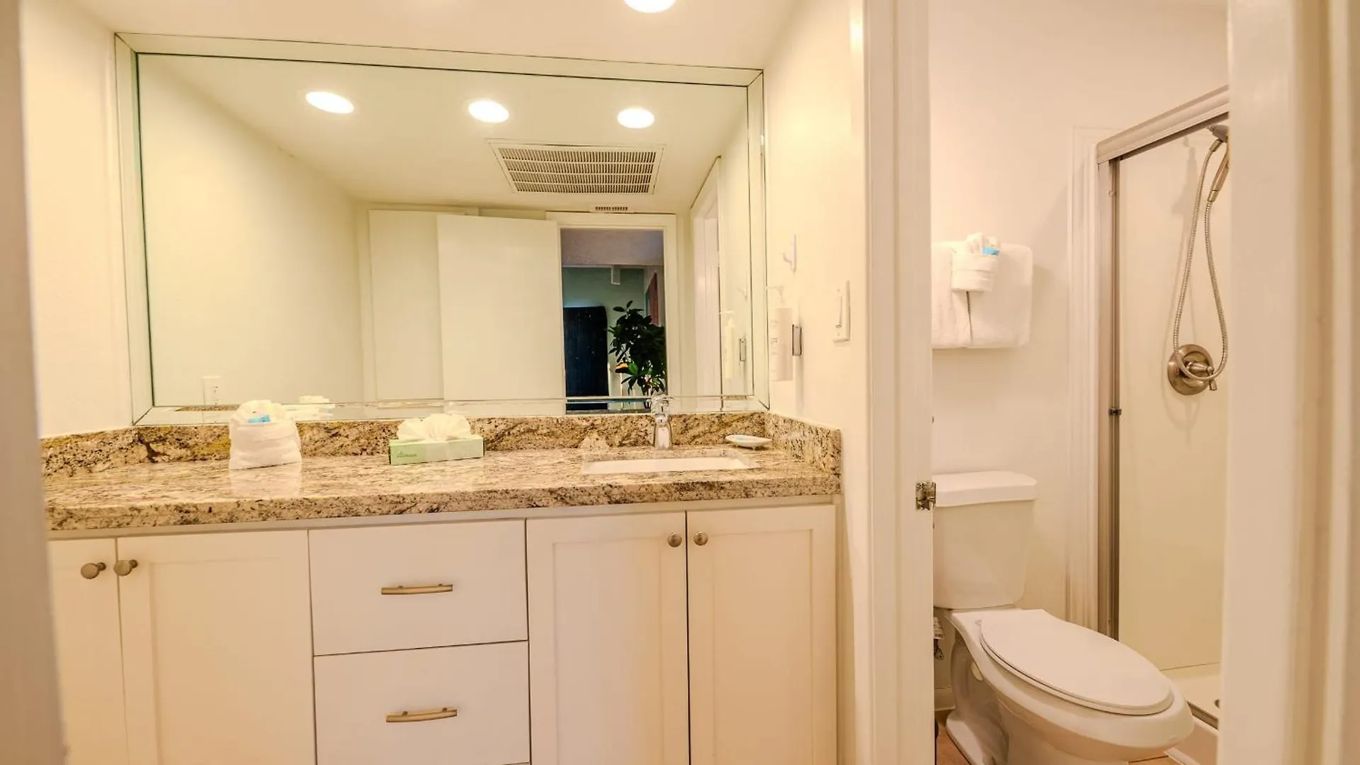 Kingfishers Retreat Serene 1br Escape With Balcony 207 Apartment