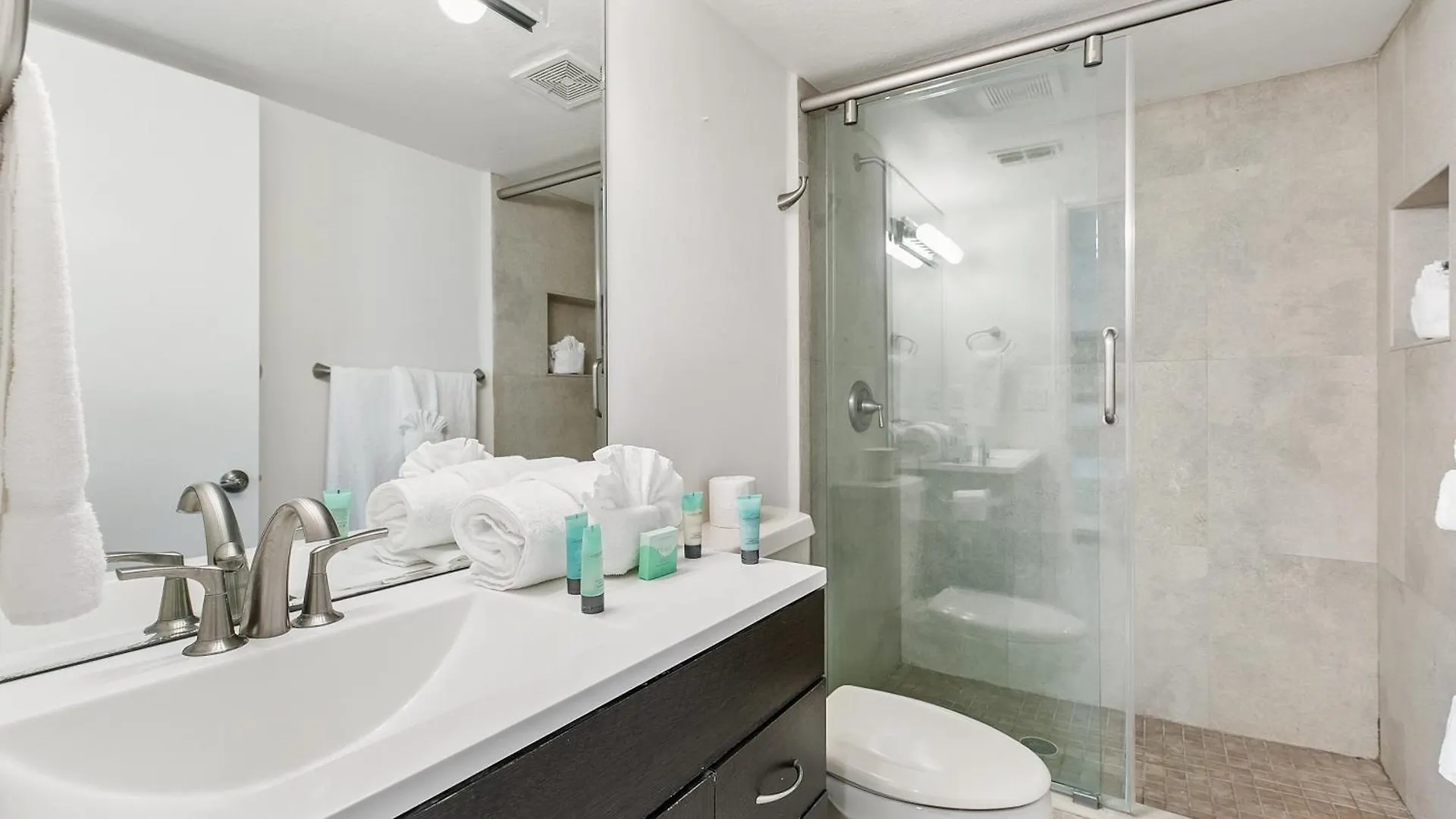 Ground Level Pet-friendly Seconds From Beach Holiday home