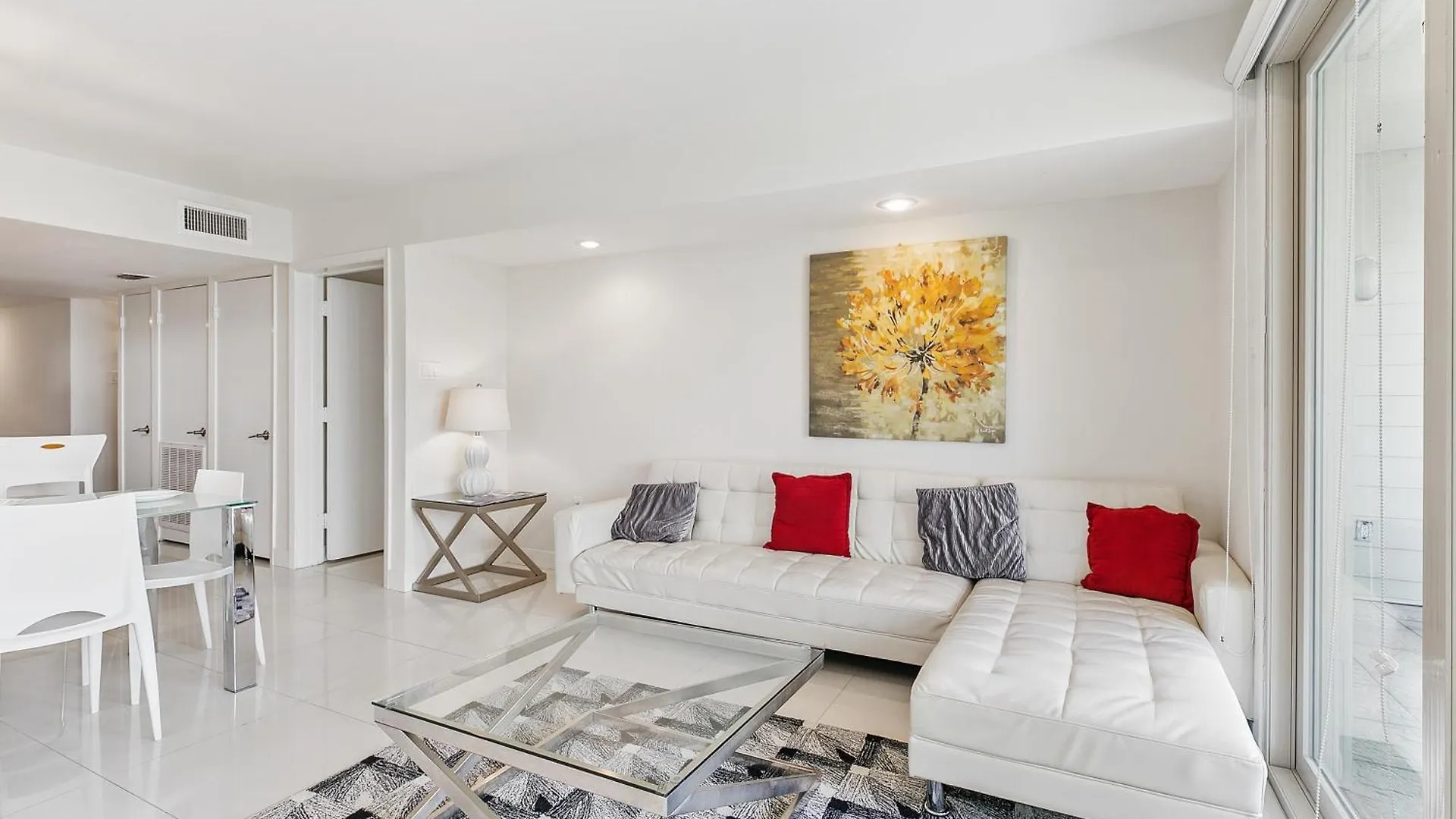 Ground Level Pet-friendly Seconds From Beach Holiday home *