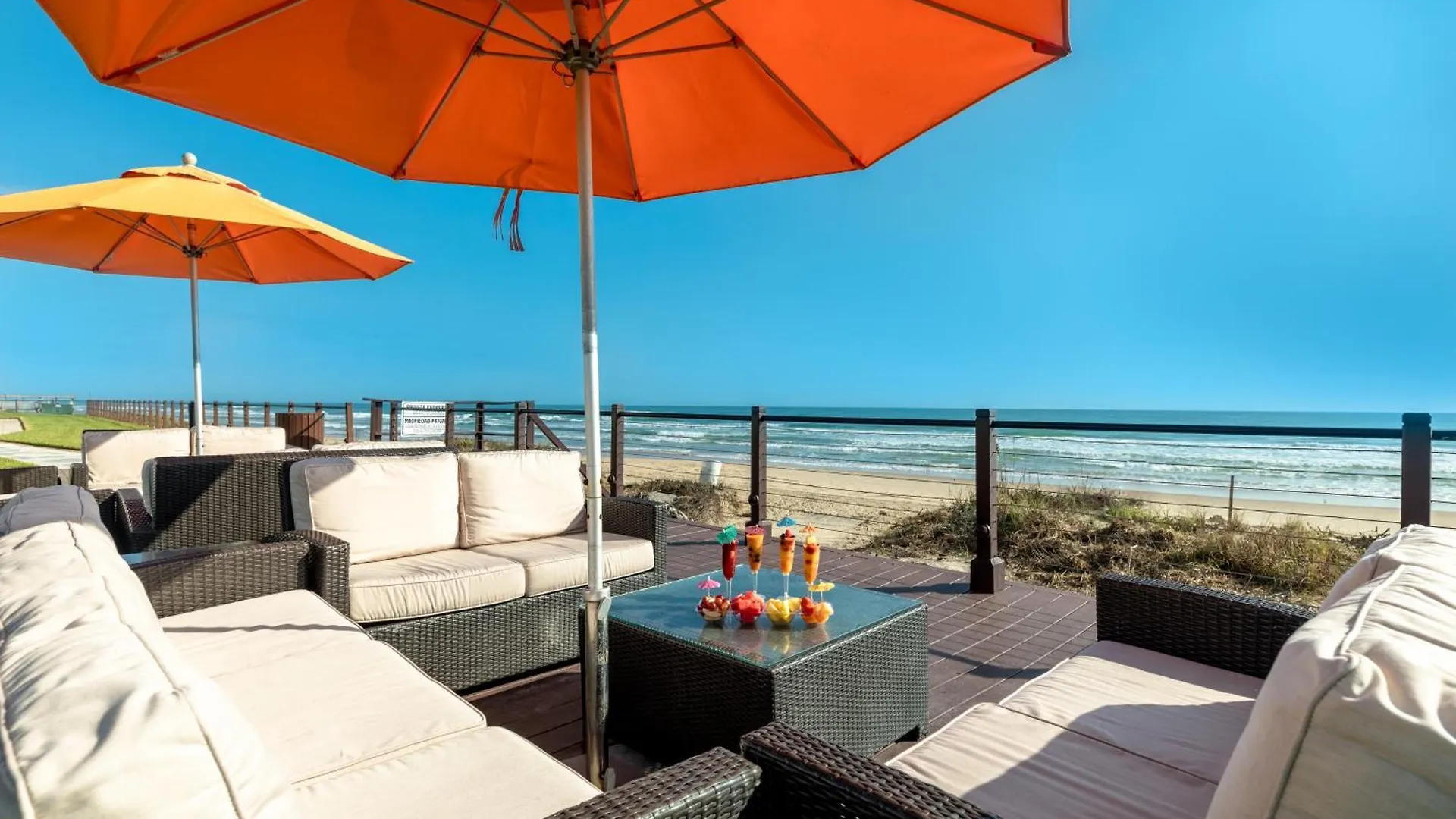Ground Level Pet-friendly Seconds From Beach Holiday home