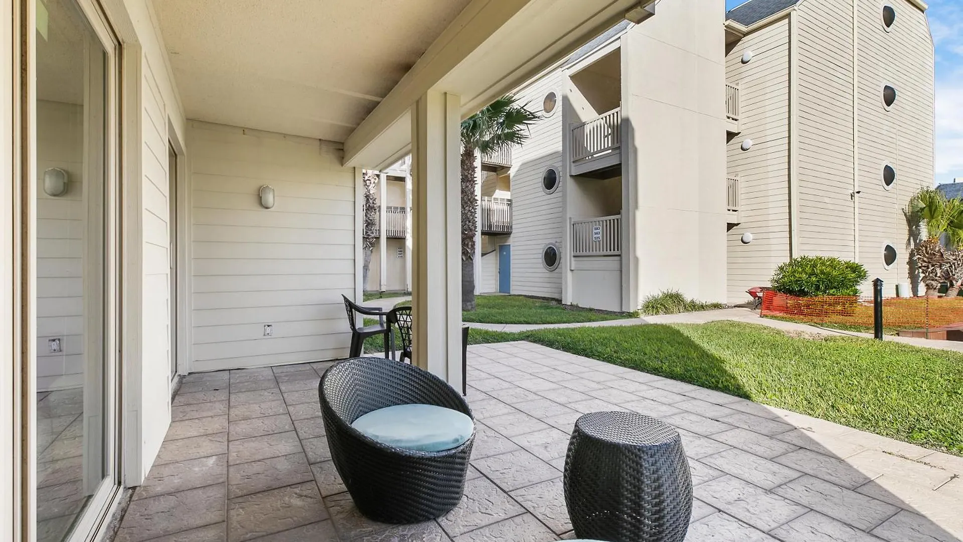 Ground Level Pet-friendly Seconds From Beach * South Padre Island