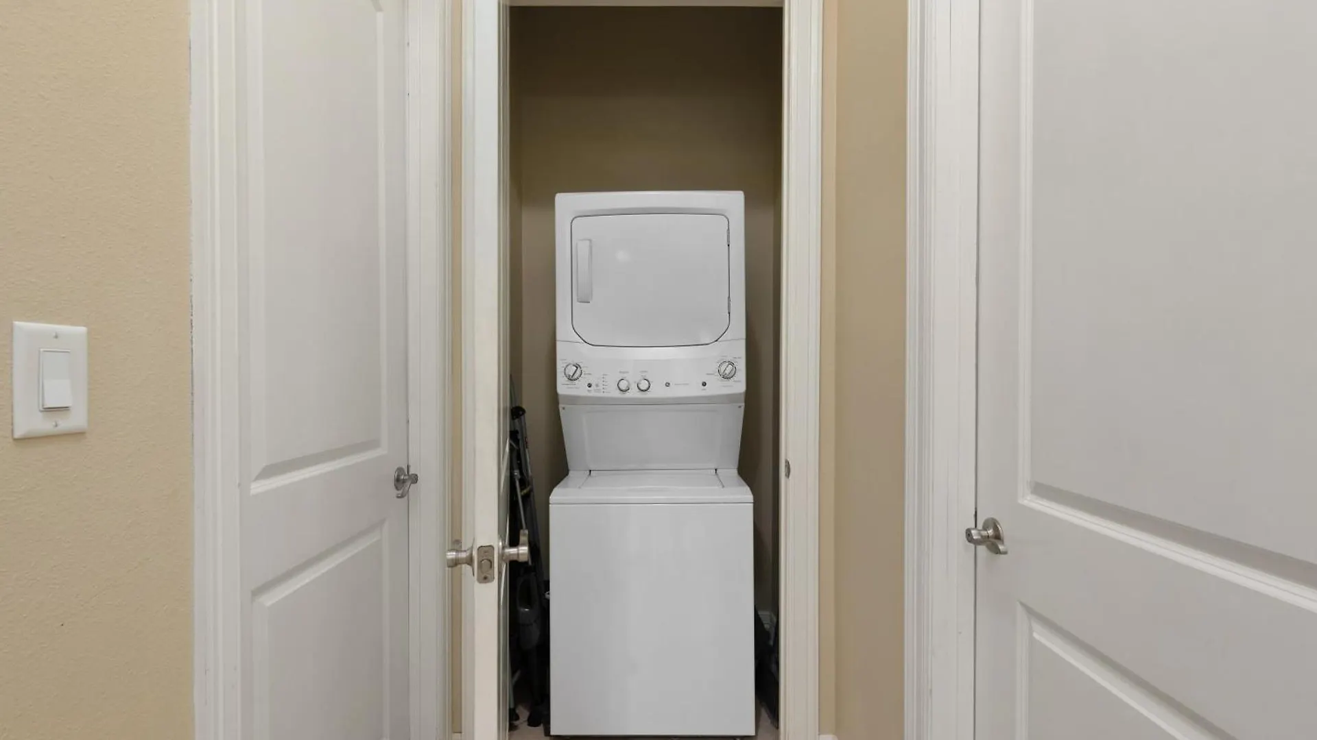 Beautiful 2 Bed 2 Bath 1st Floor By With Pool