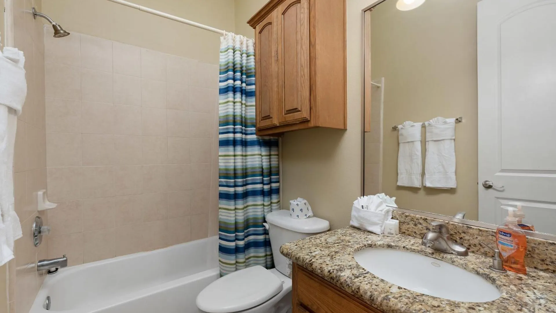 Beautiful 2 Bed 2 Bath 1st Floor By With Pool *