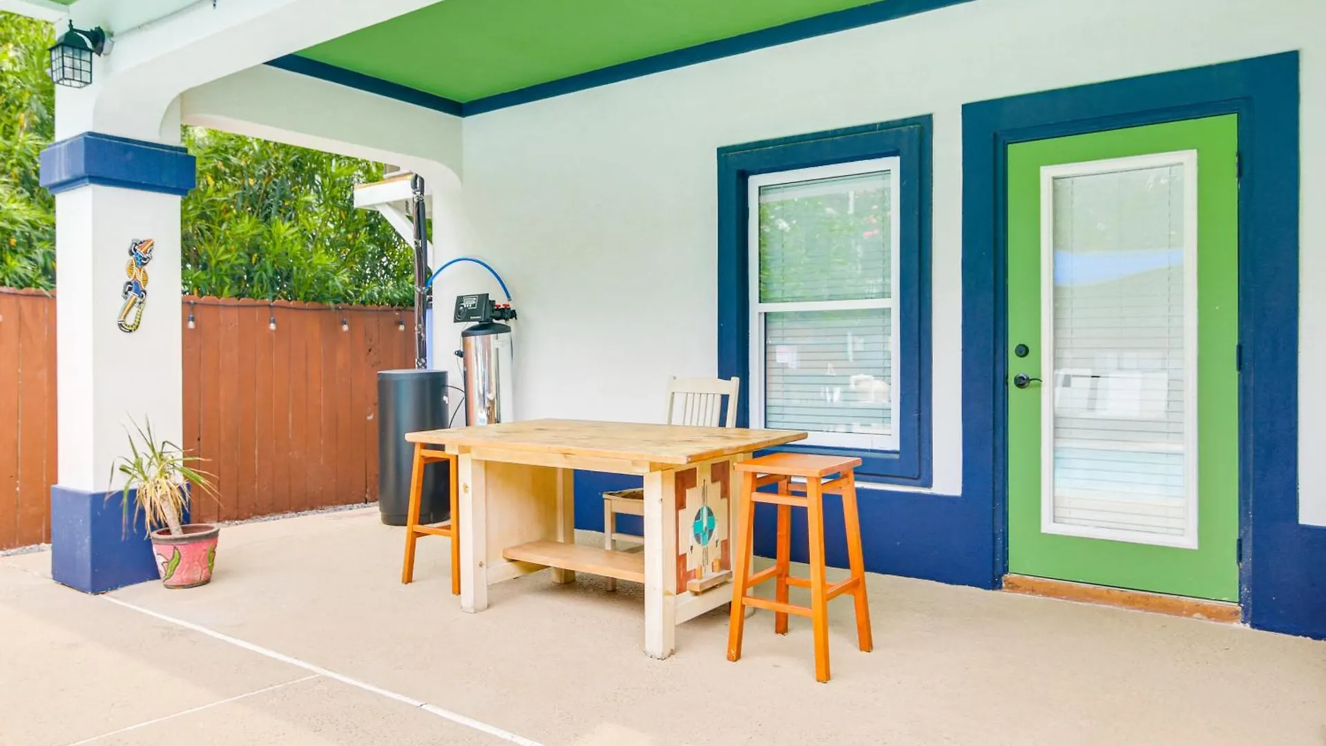 Oceanside Mars Oasis Heated Pool, Steps To Beach! Holiday home *