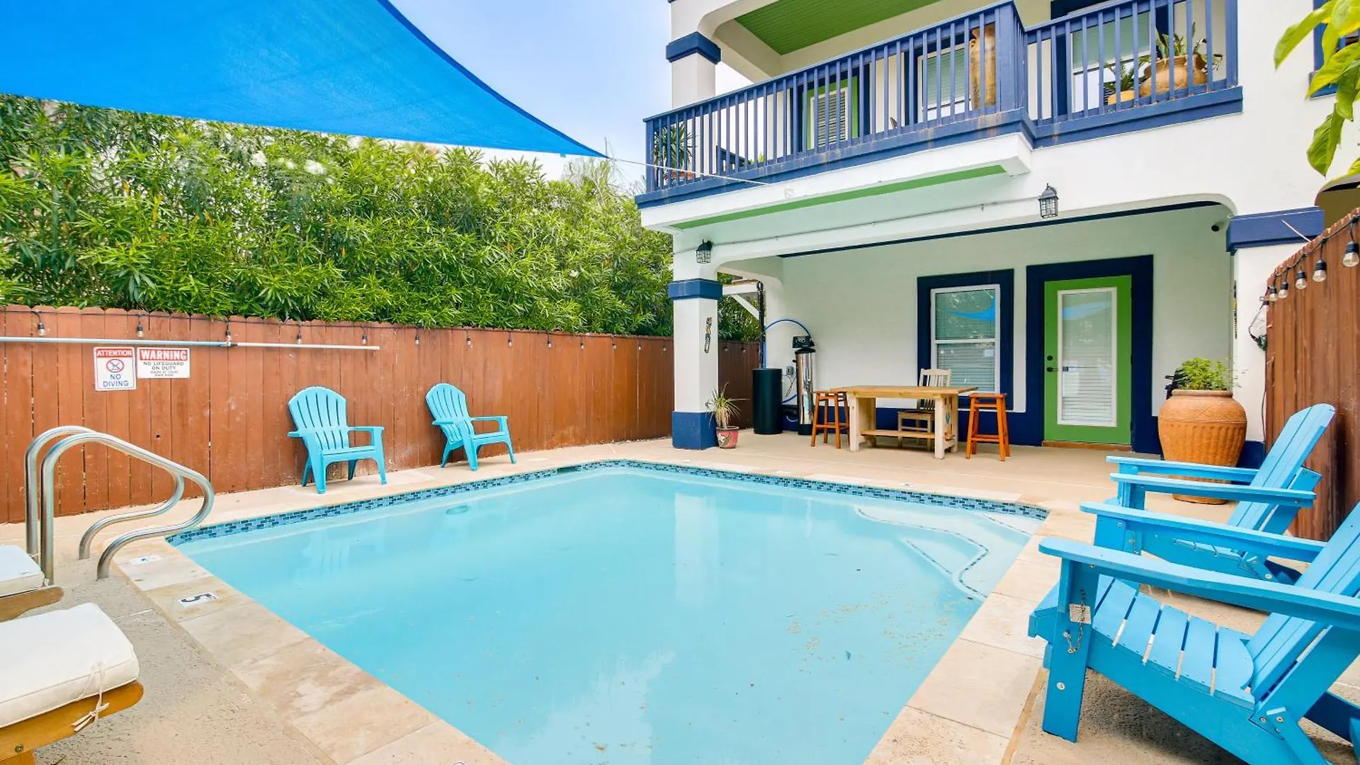 Oceanside Mars Oasis Heated Pool, Steps To Beach! Holiday home *