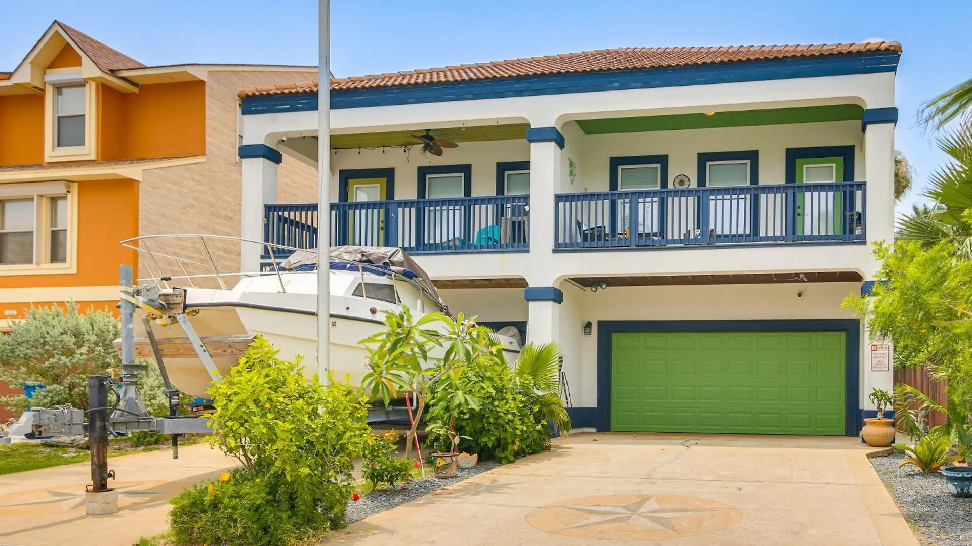 Oceanside Mars Oasis Heated Pool, Steps To Beach! Holiday home *
