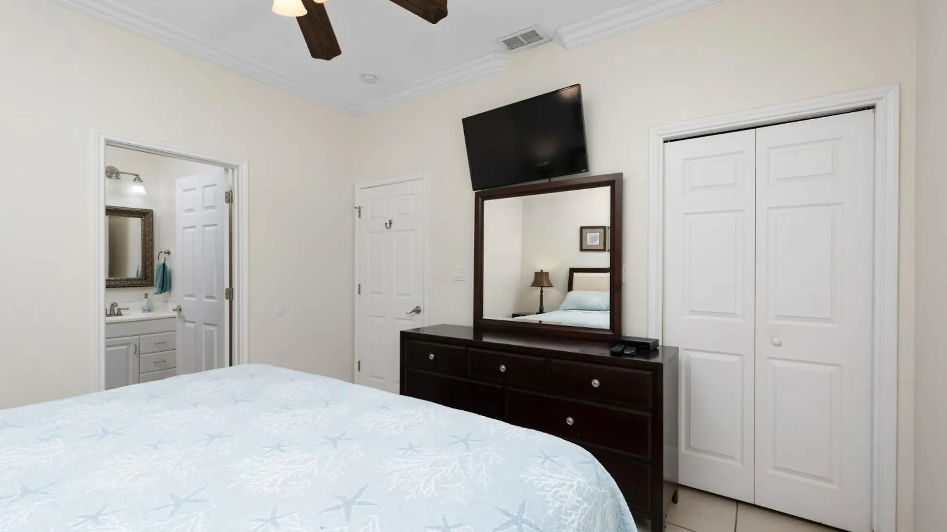 Holiday home 1st Floor 2 Bed 2 Bath W Pool By *