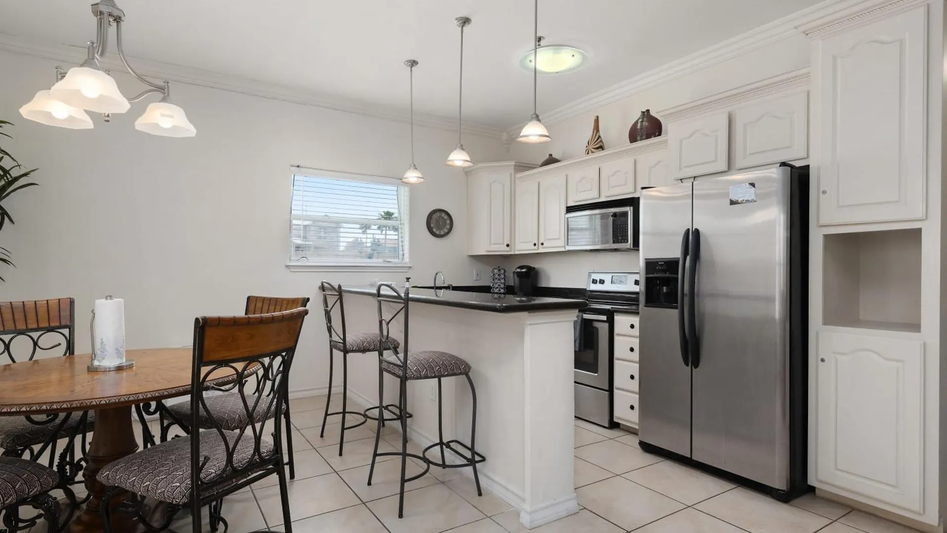 1st Floor 2 Bed 2 Bath W Pool By