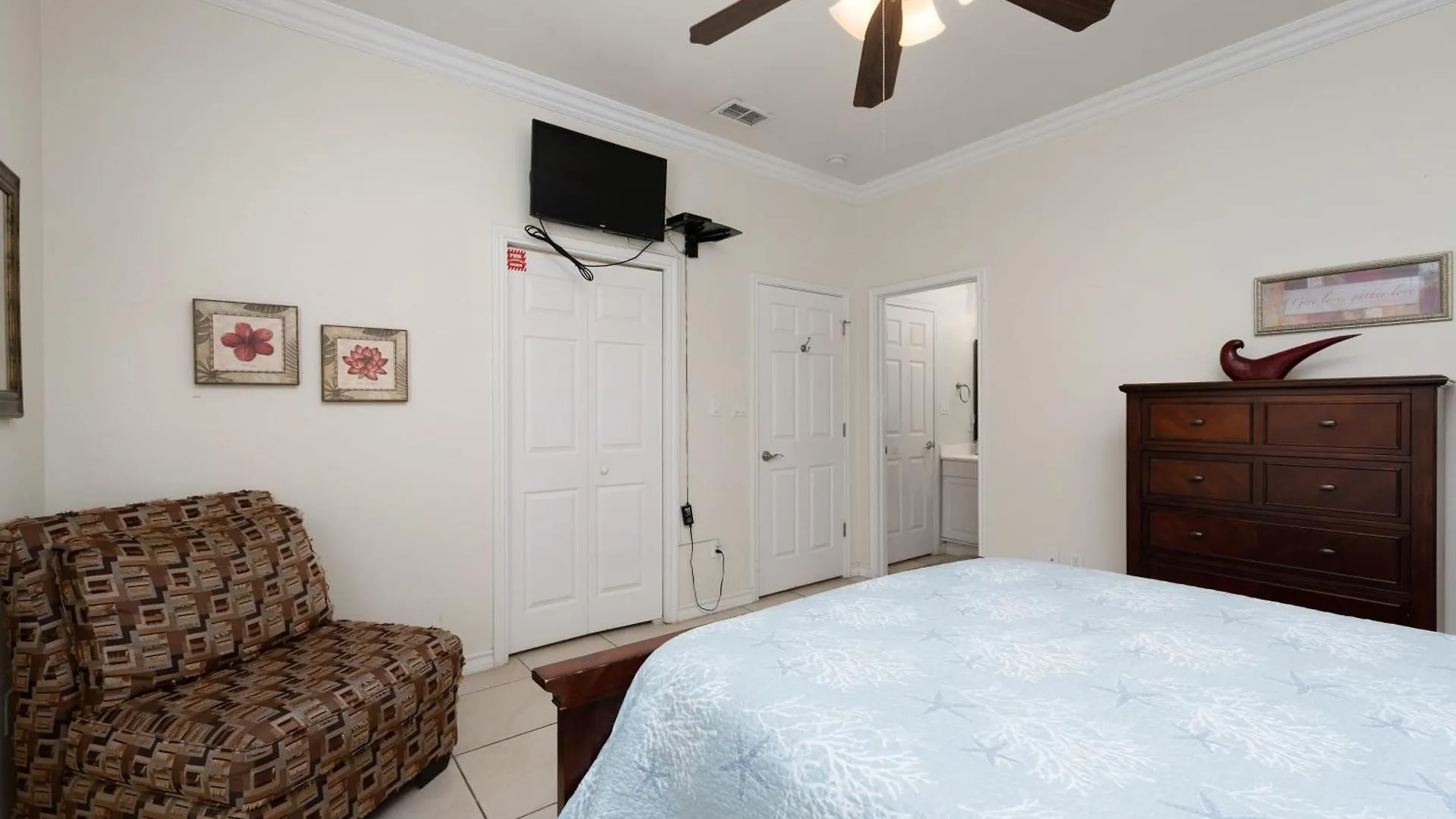 1st Floor 2 Bed 2 Bath W Pool By Holiday home *