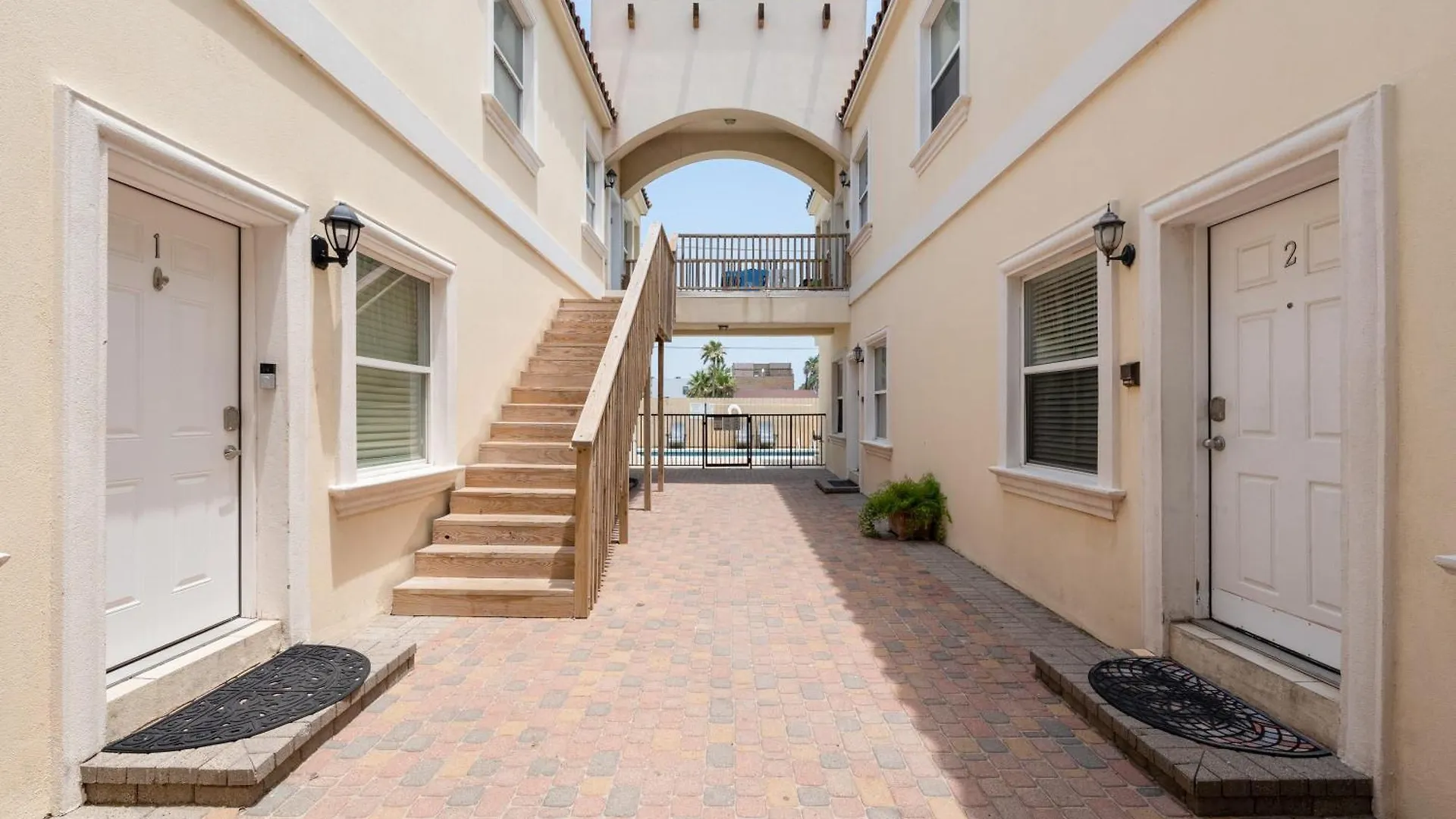 1st Floor 2 Bed 2 Bath W Pool By Holiday home South Padre Island