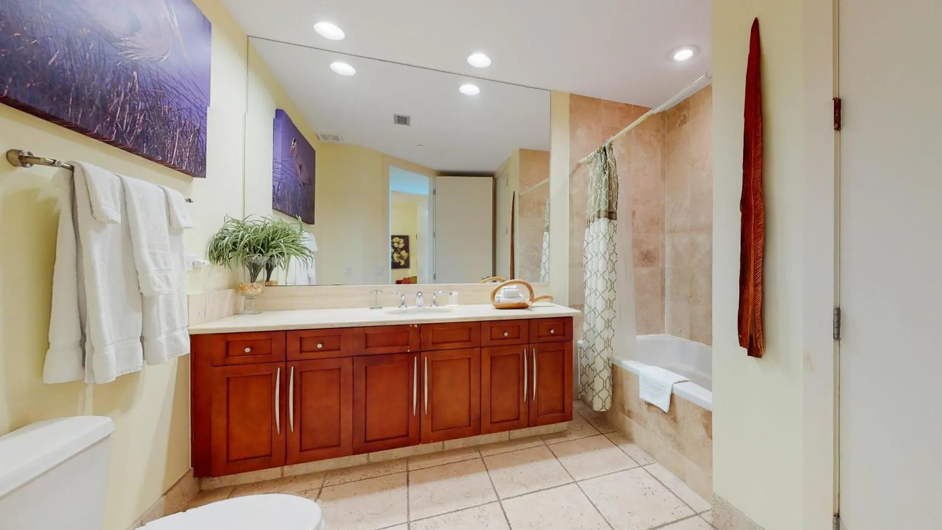 Sapphire Apartment