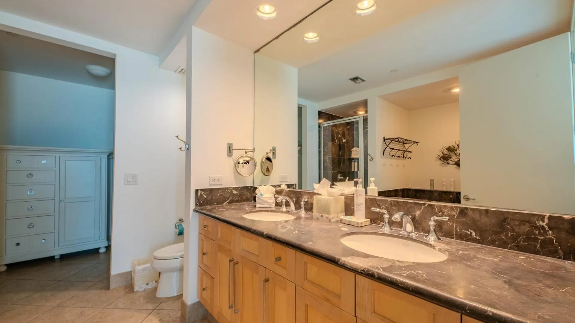 Apartment Sapphire Beachfront #1108 *