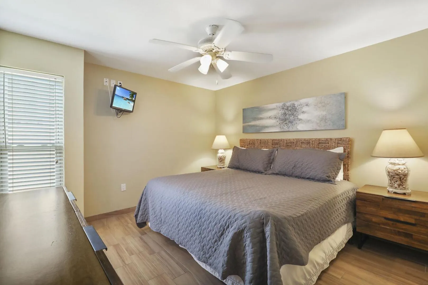 Ground Floor Beachfront Beauty! Steps To The And Pool South Padre Island