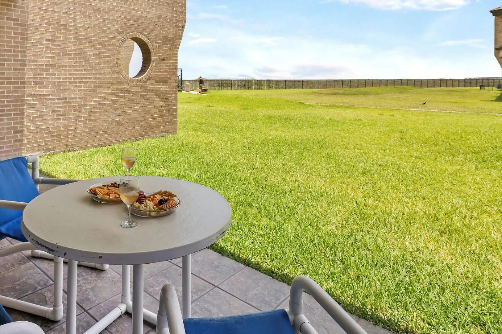 Ground Floor Beachfront Beauty! Steps To The And Pool Holiday home *