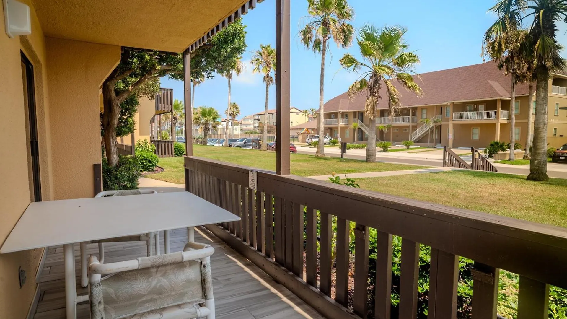 Pelicans Perch Charming 1br Near With Patio 160 South Padre Island
