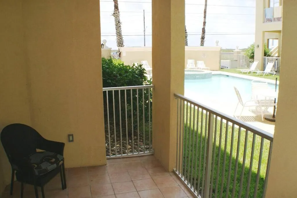 Apartment Verandas #107 Close To Clayton's Bar *