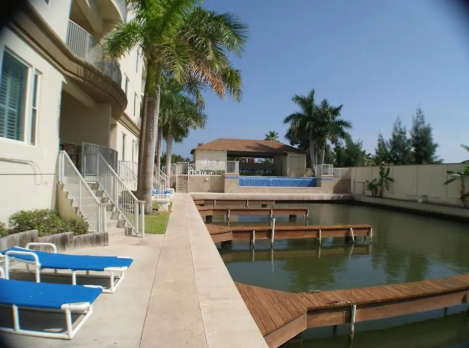 Marinas 303 Channelfront Boatslip, Waterview Apartment *