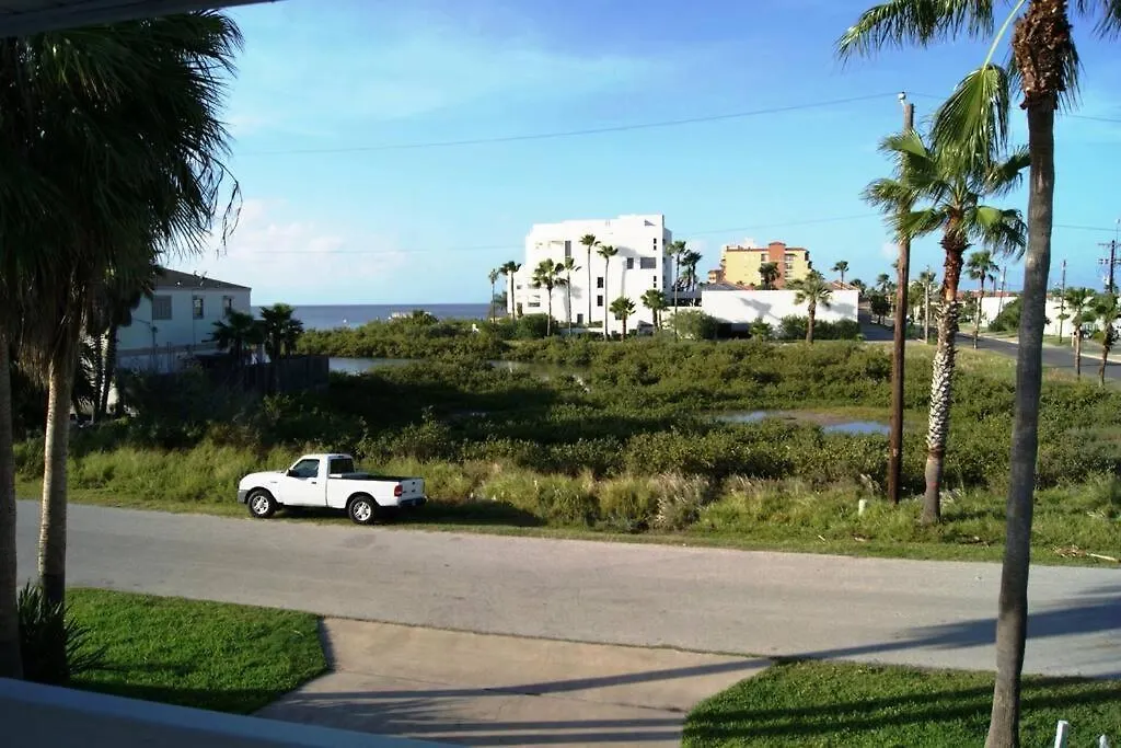 Holiday home Blueheaven Mid Island With Pool Close To Bay