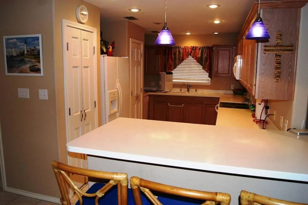Blueheaven Mid Island With Pool Close To Bay