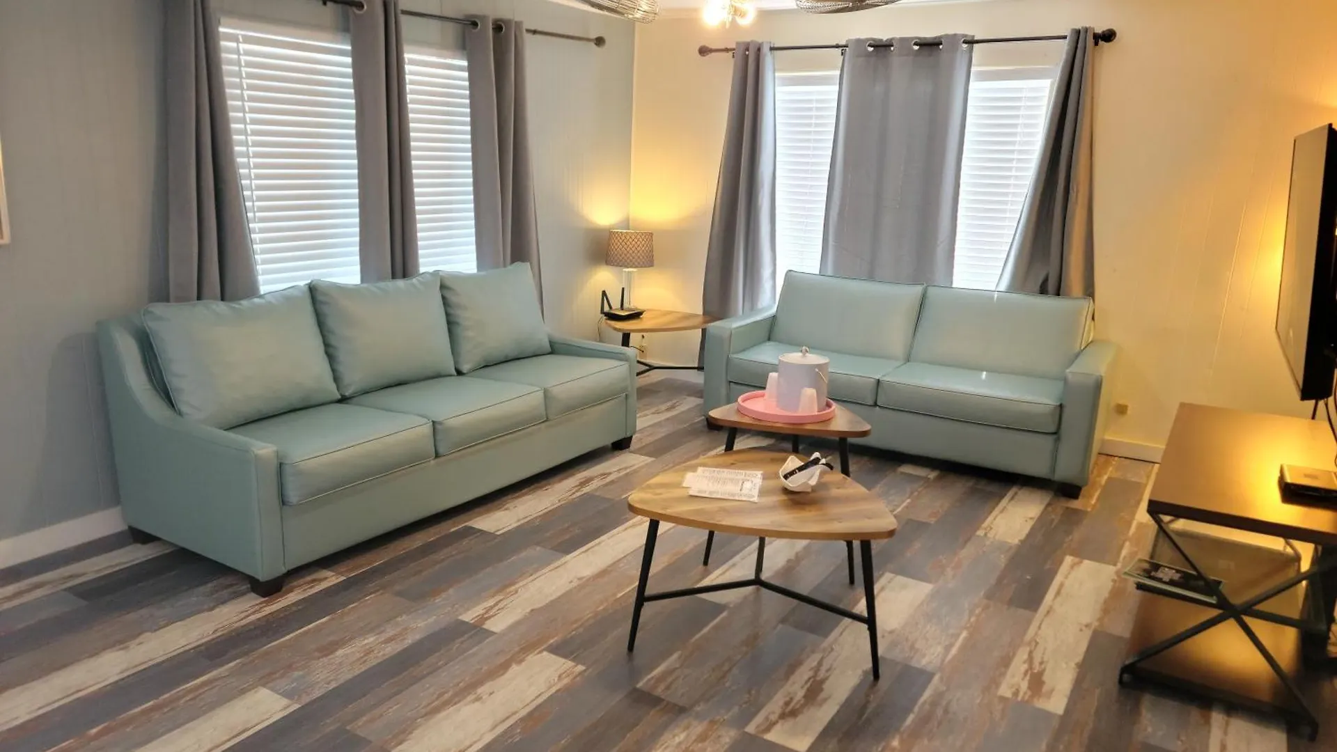 Upper Deck And Bar - Adults Only Отель 3*