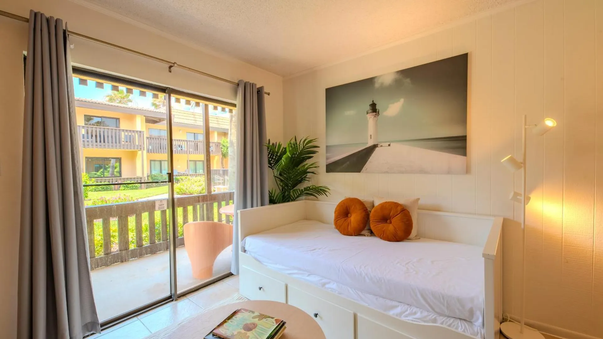 Flamingos Hideaway Stylish 1br Coastal Escape 155