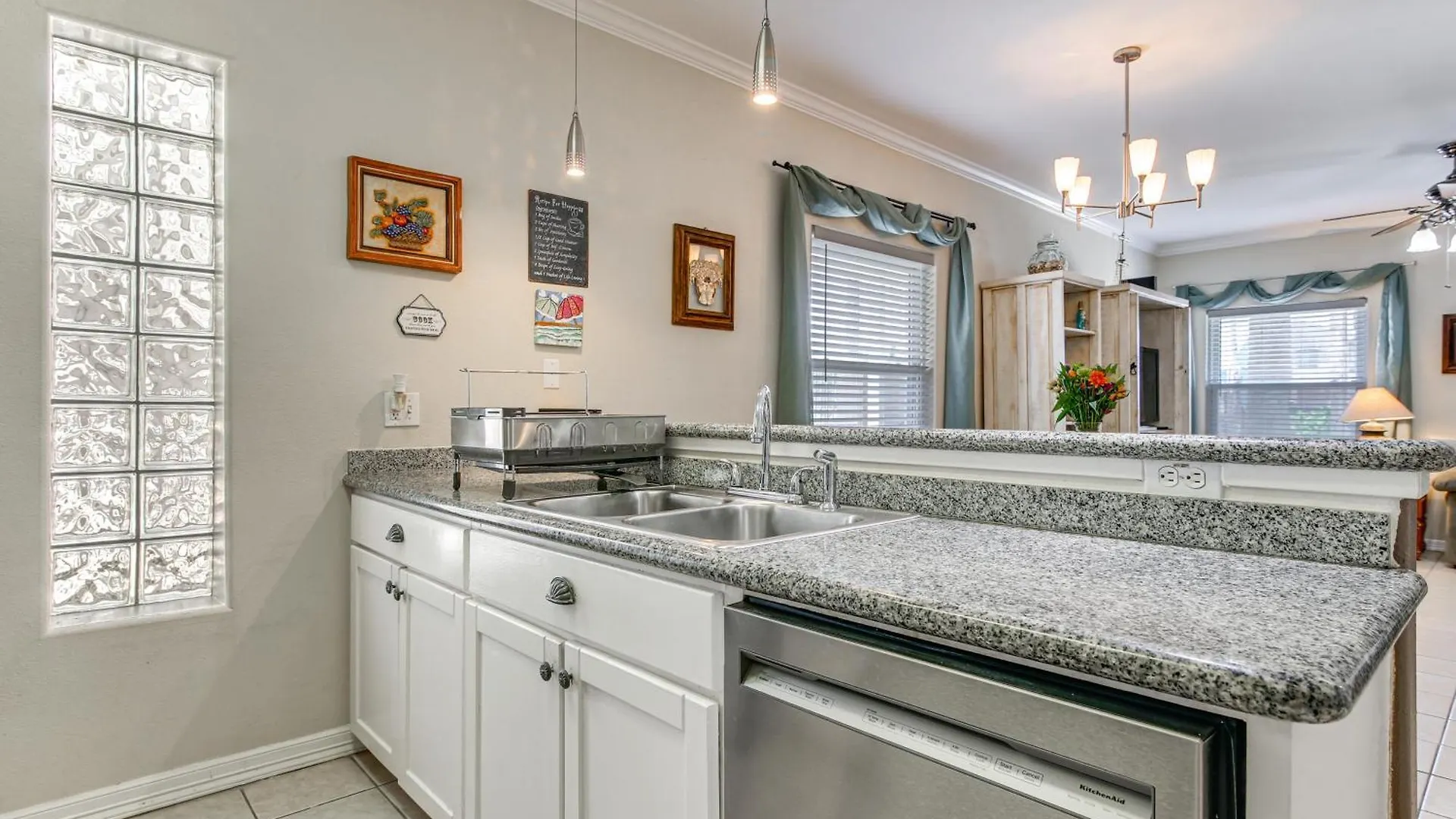 Apartment Pool Access, 1 Block To Beach!