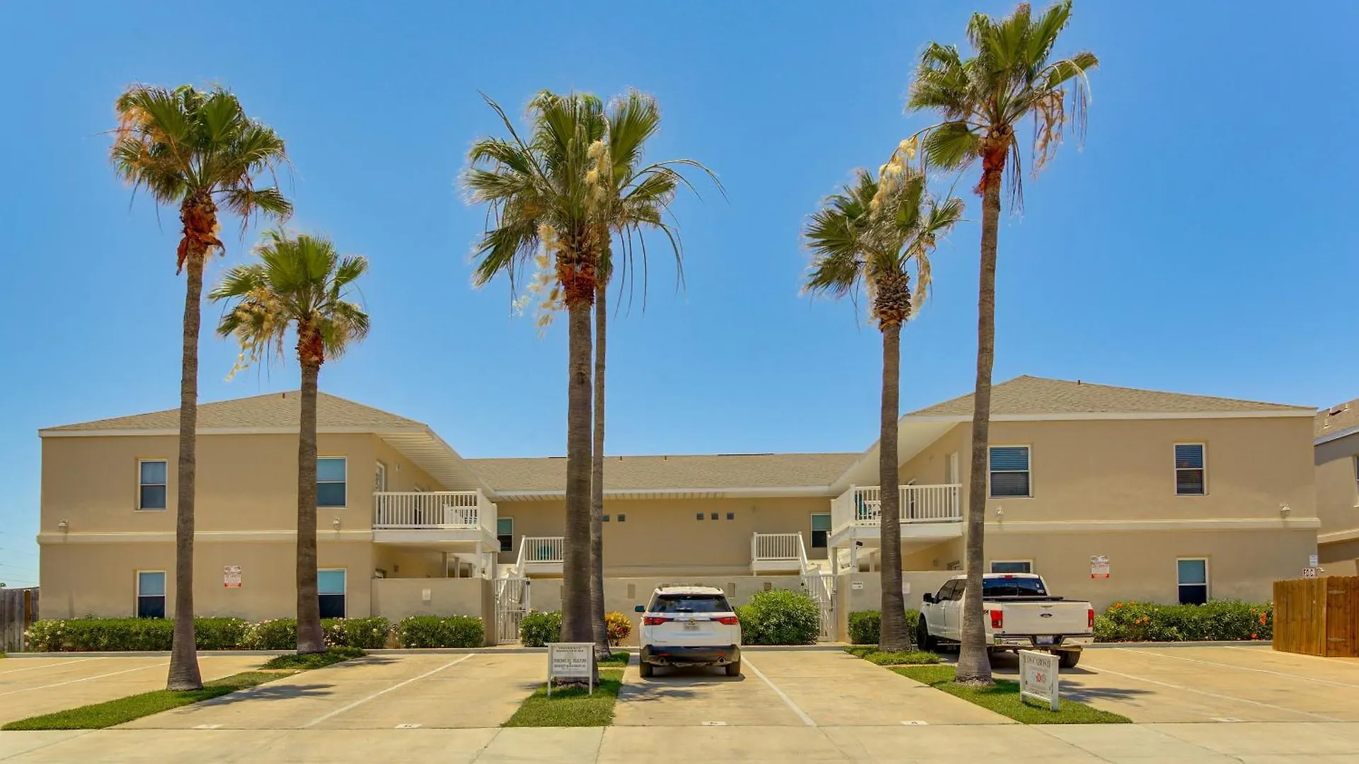 Apartment Pool Access, 1 Block To Beach! *