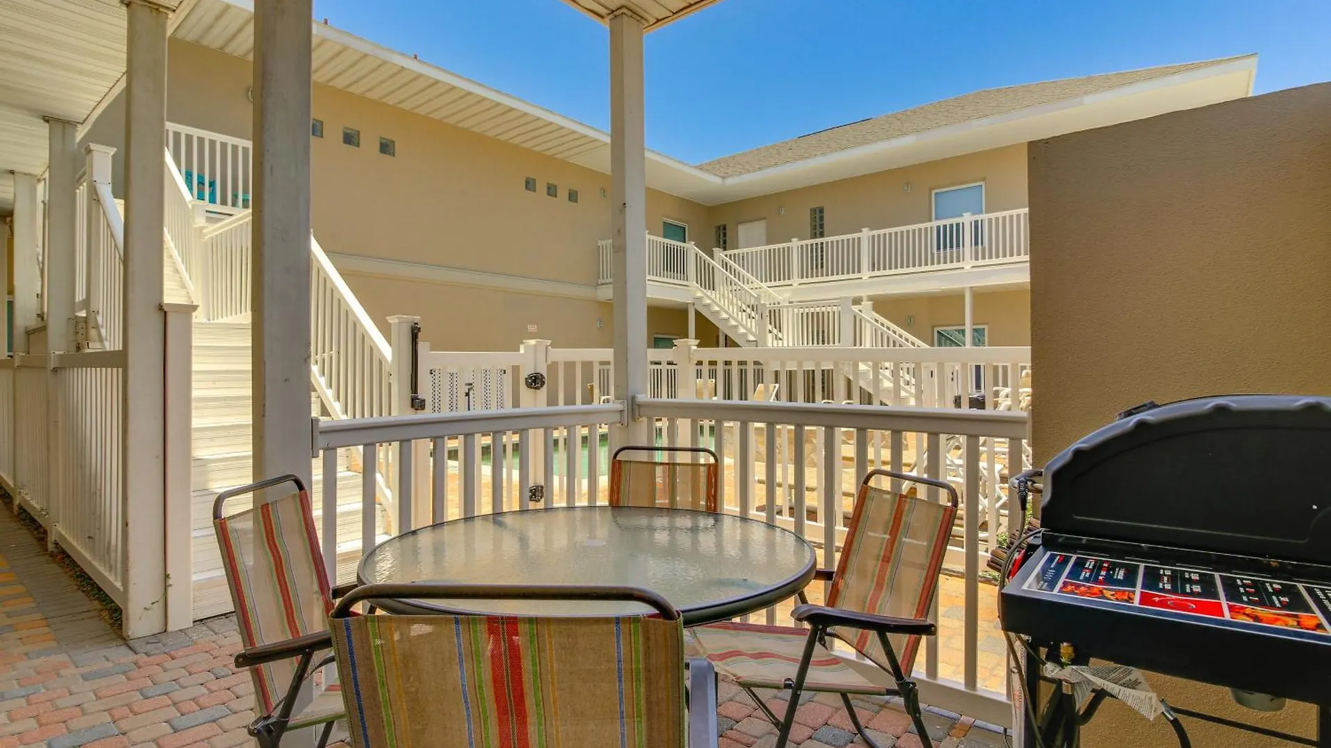 Apartment Pool Access, 1 Block To Beach!