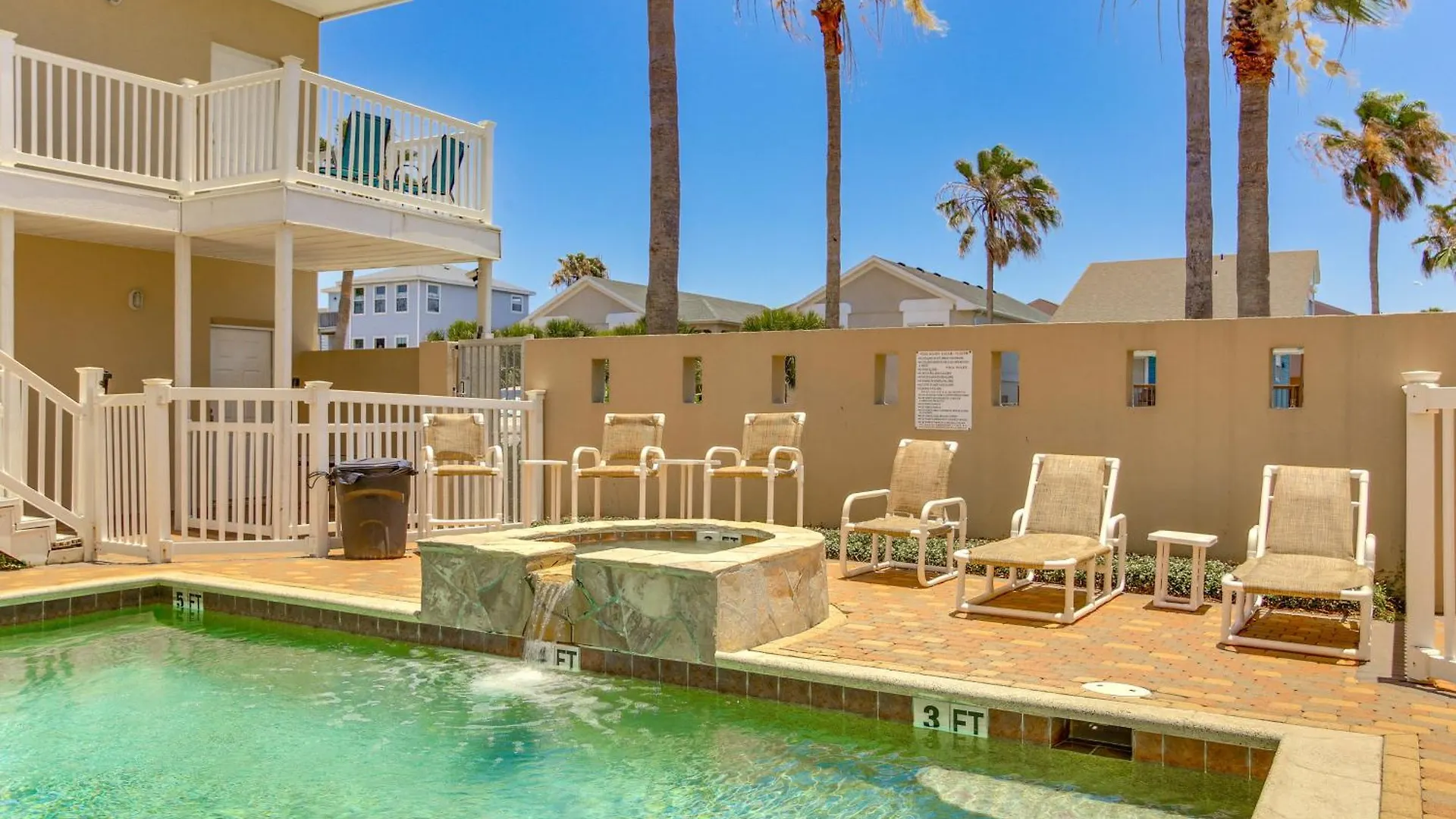 Apartment Pool Access, 1 Block To Beach! *