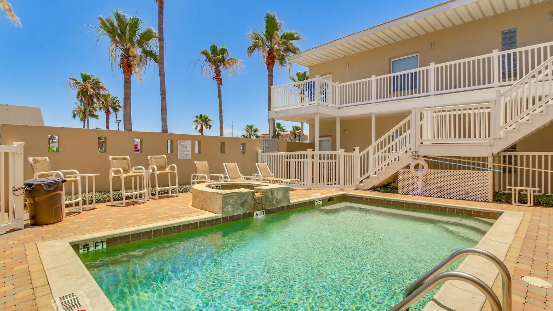 Apartment Pool Access, 1 Block To Beach! *