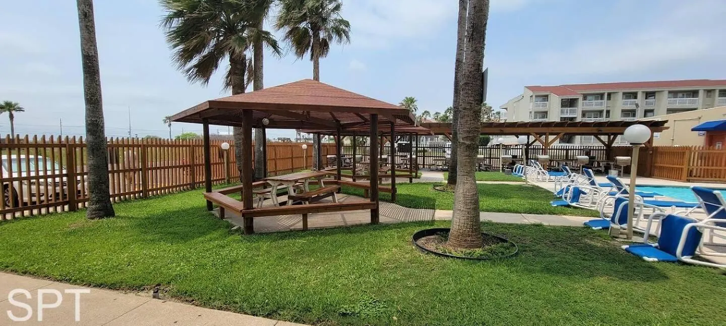 Access With Pool, Hot Tub Area & Bbq - Gulfview I - Unit 213 *