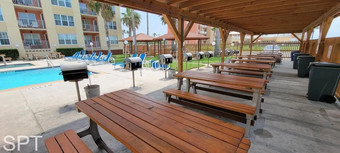 Access With Pool, Hot Tub Area & Bbq - Gulfview I - Unit 213 Apartment