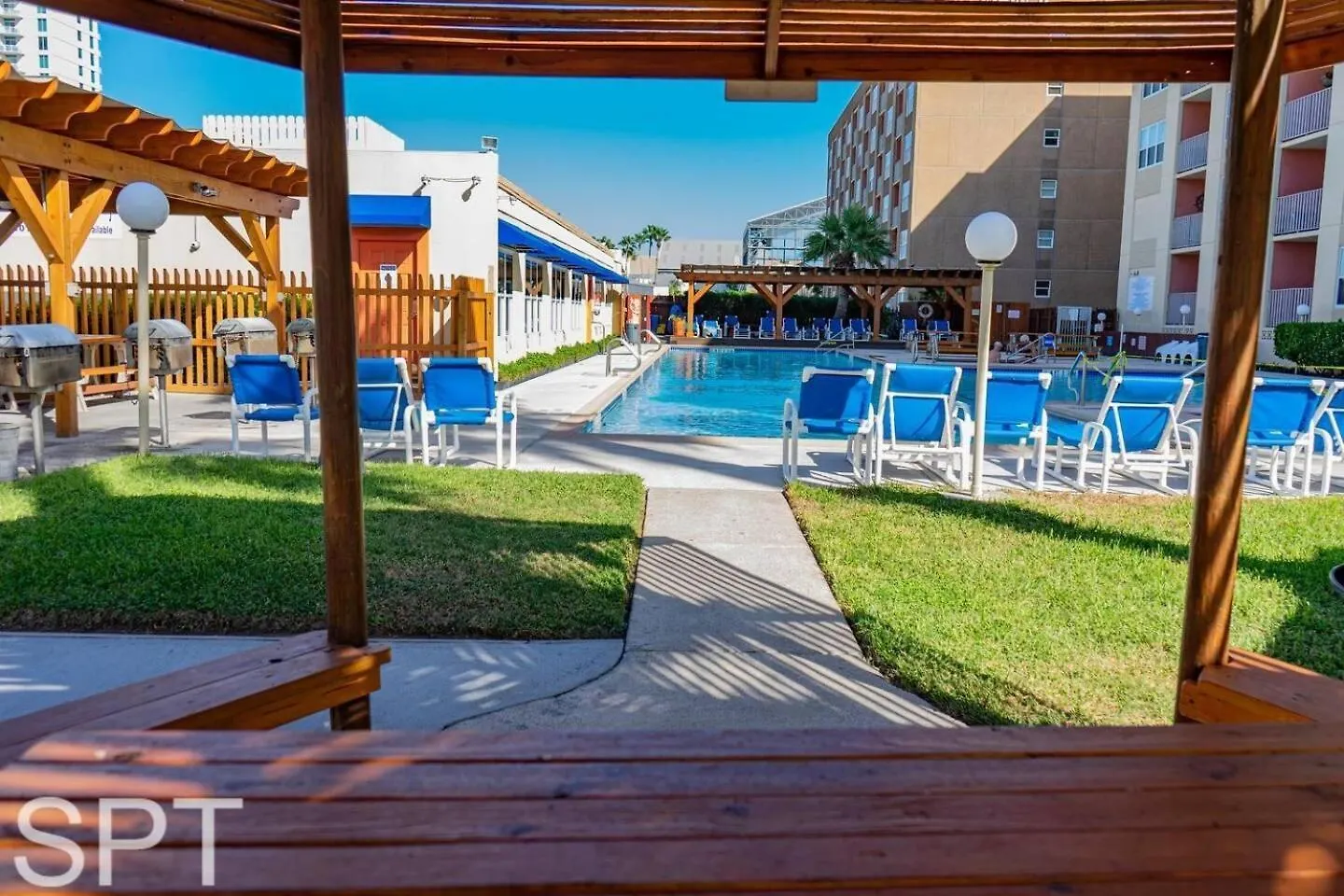 Apartment Access With Pool, Hot Tub Area & Bbq - Gulfview I - Unit 213