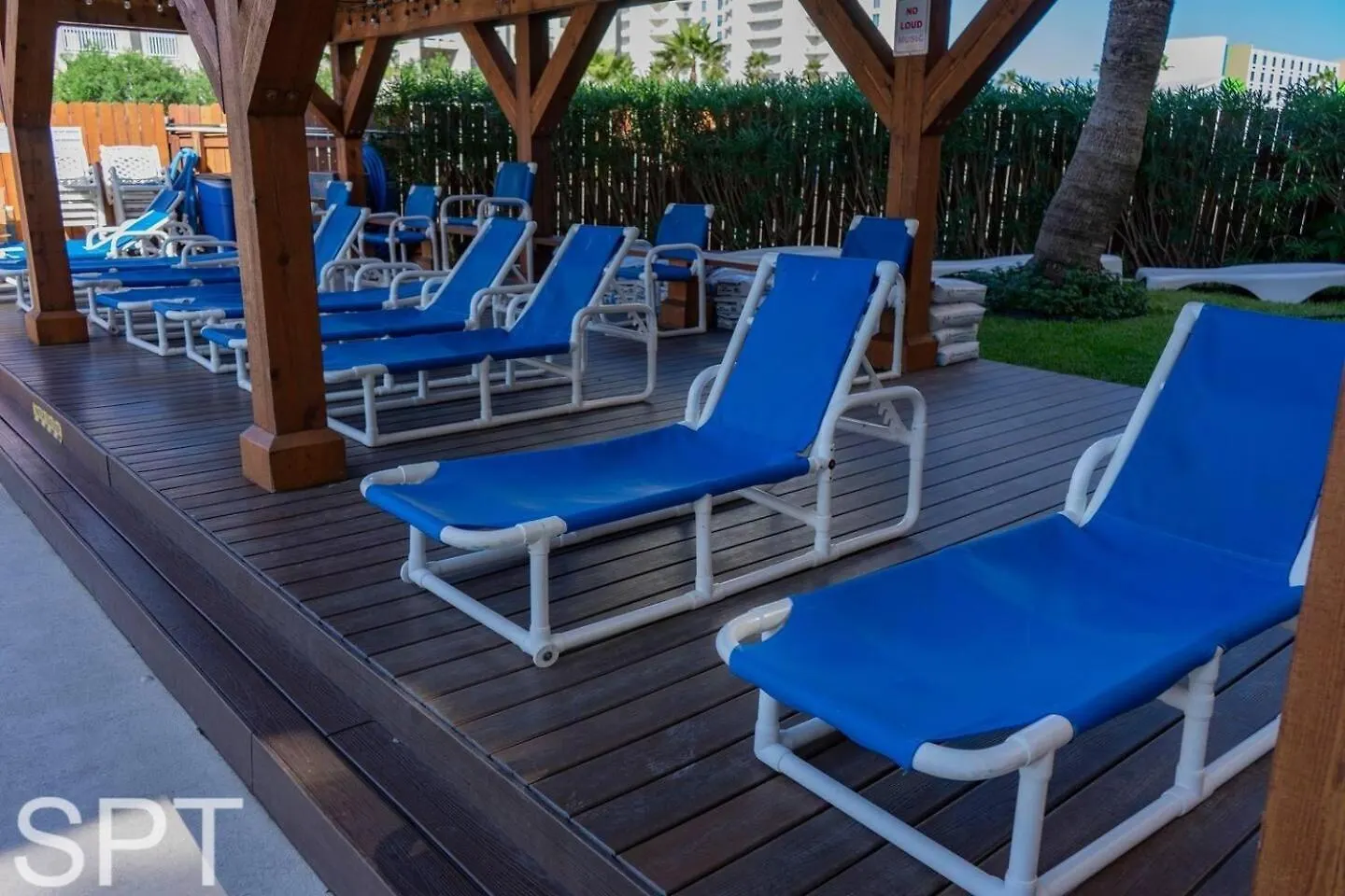 Access With Pool, Hot Tub Area & Bbq - Gulfview I - Unit 213 Apartment *