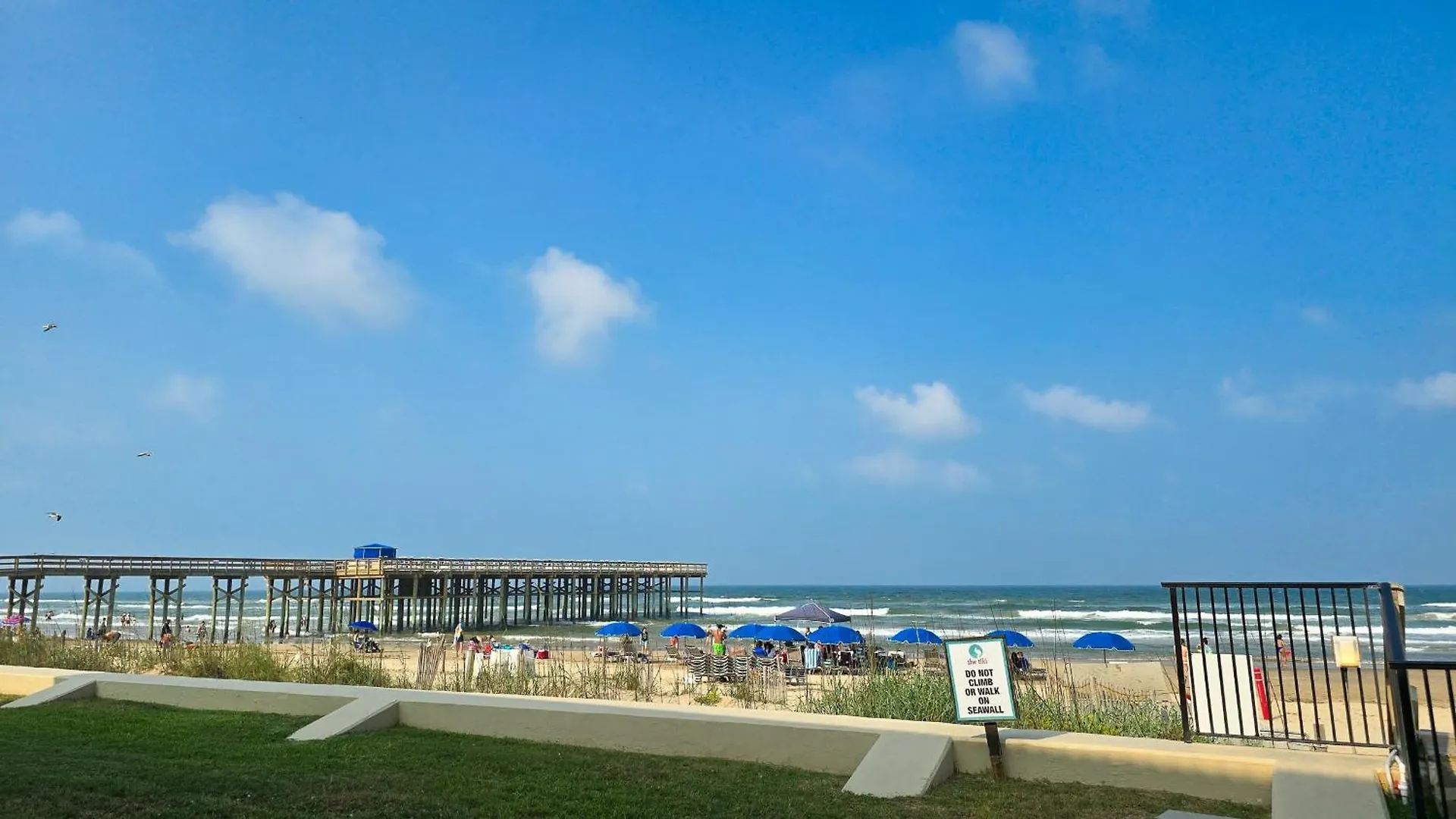 Kingfishers Retreat Serene 1br Escape With Balcony 207