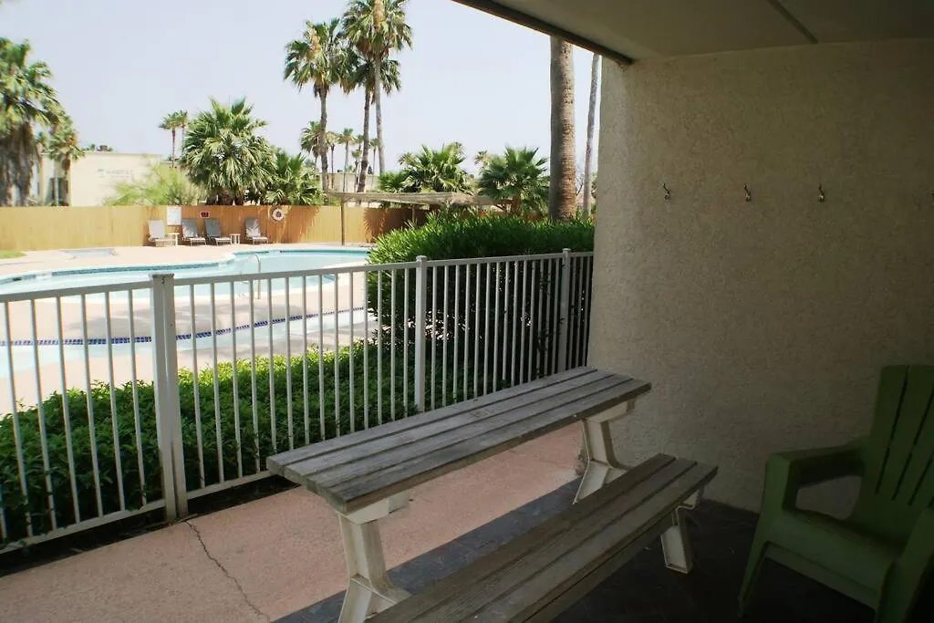 Parklane #105 2-3 Minute Walk To Access Apartment