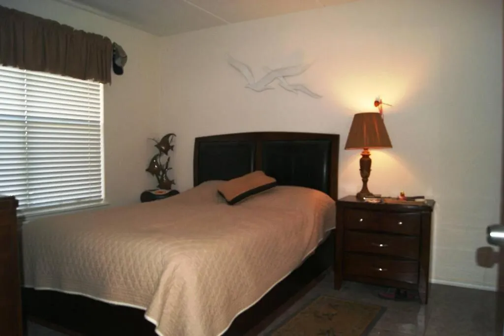Parklane #105 2-3 Minute Walk To Access Apartment