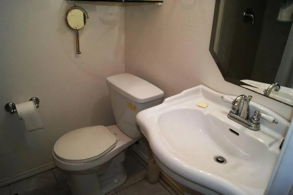Parklane #105 2-3 Minute Walk To Access Apartment *
