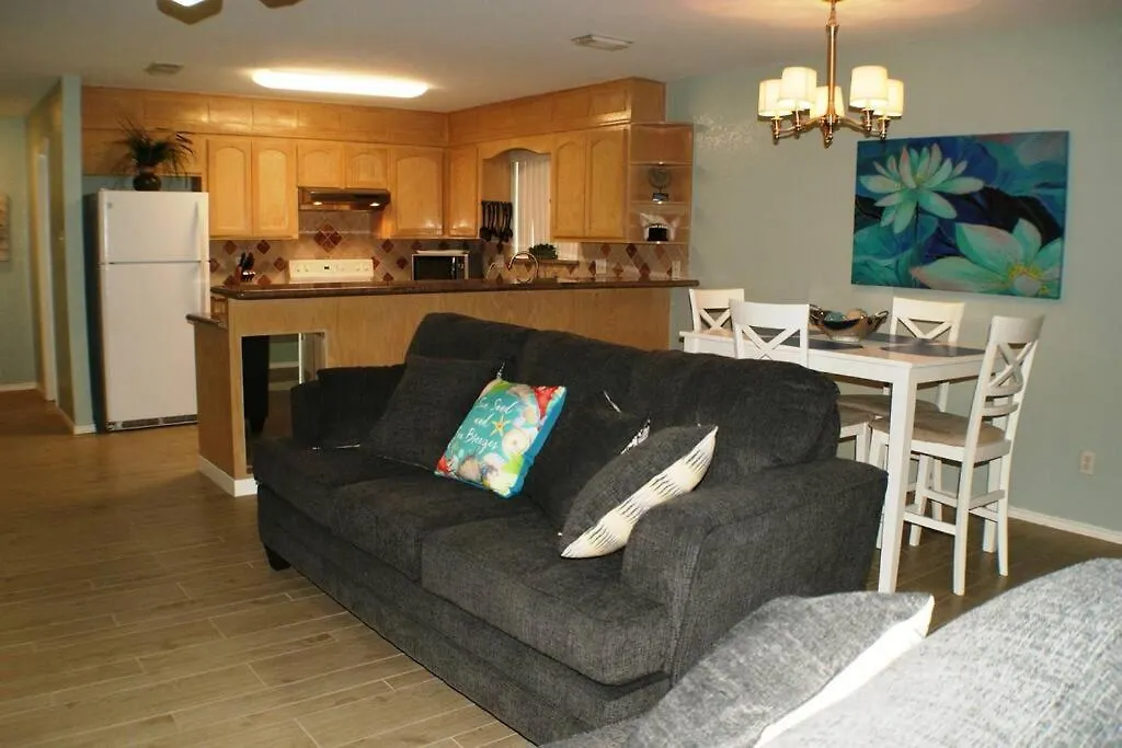 La Perla#2 Mid-island 2-3 Minute Walk To Acc Apartment
