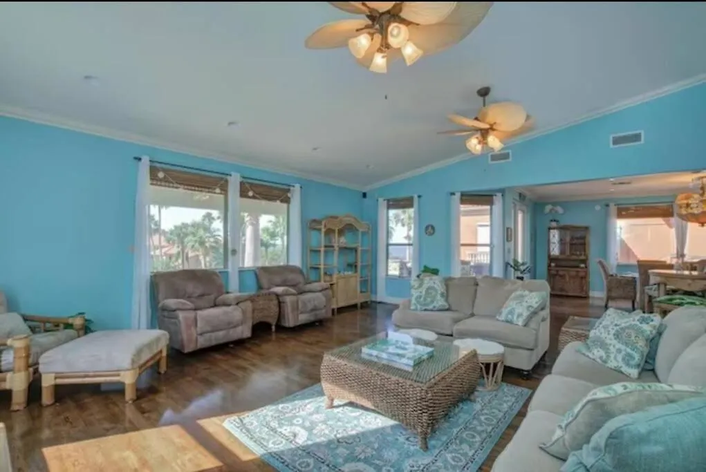 Breathtaking Sunset Views & Minutes To The Beach! South Padre Island