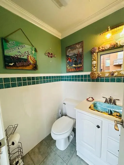 Breathtaking Sunset Views & Minutes To The Beach! Holiday home