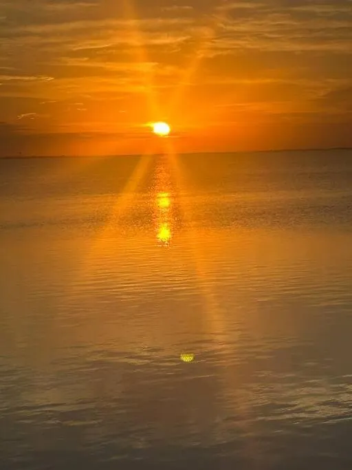 Breathtaking Sunset Views & Minutes To The Beach! Holiday home
