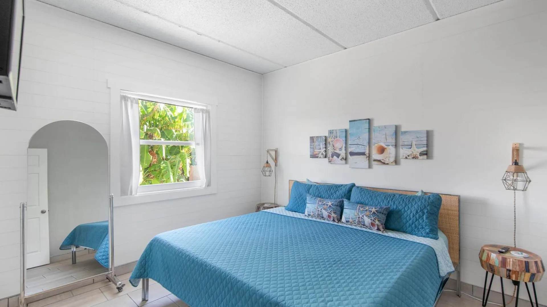 Spi - 1 Block Away Apartment