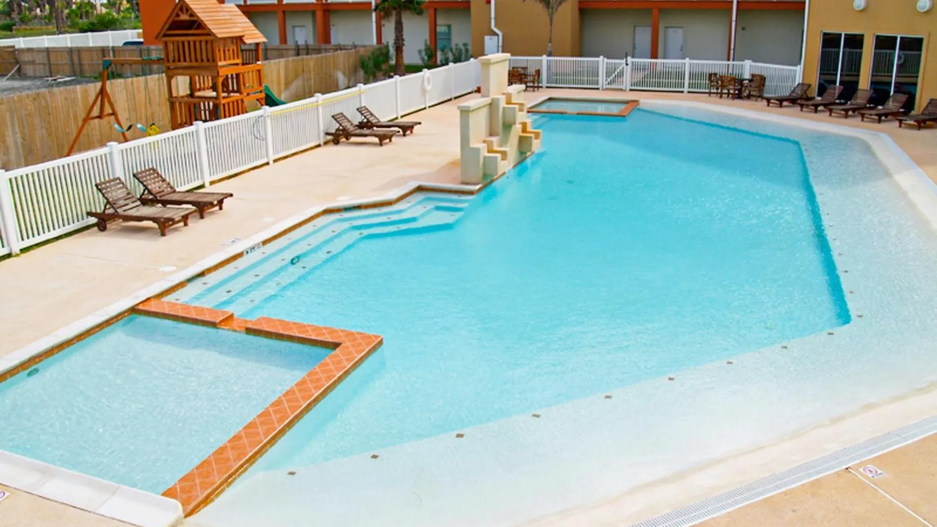 La Isla #c105 Apartment