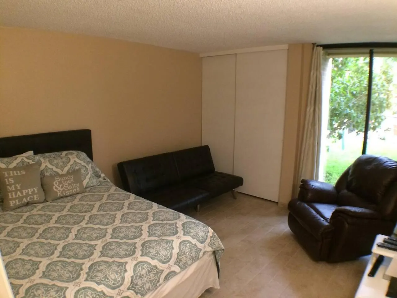 Erics Spot Make It Yours Holiday home