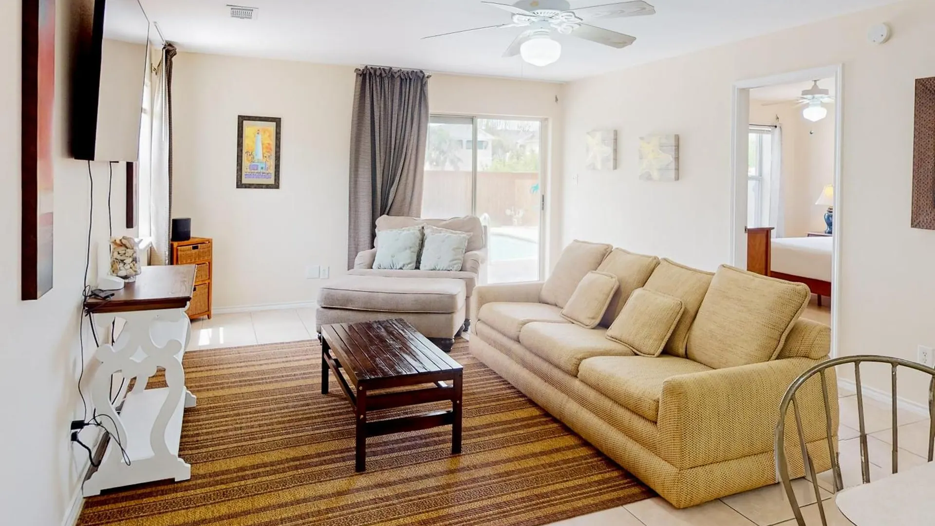 Bahama Breeze Unit B Holiday home *