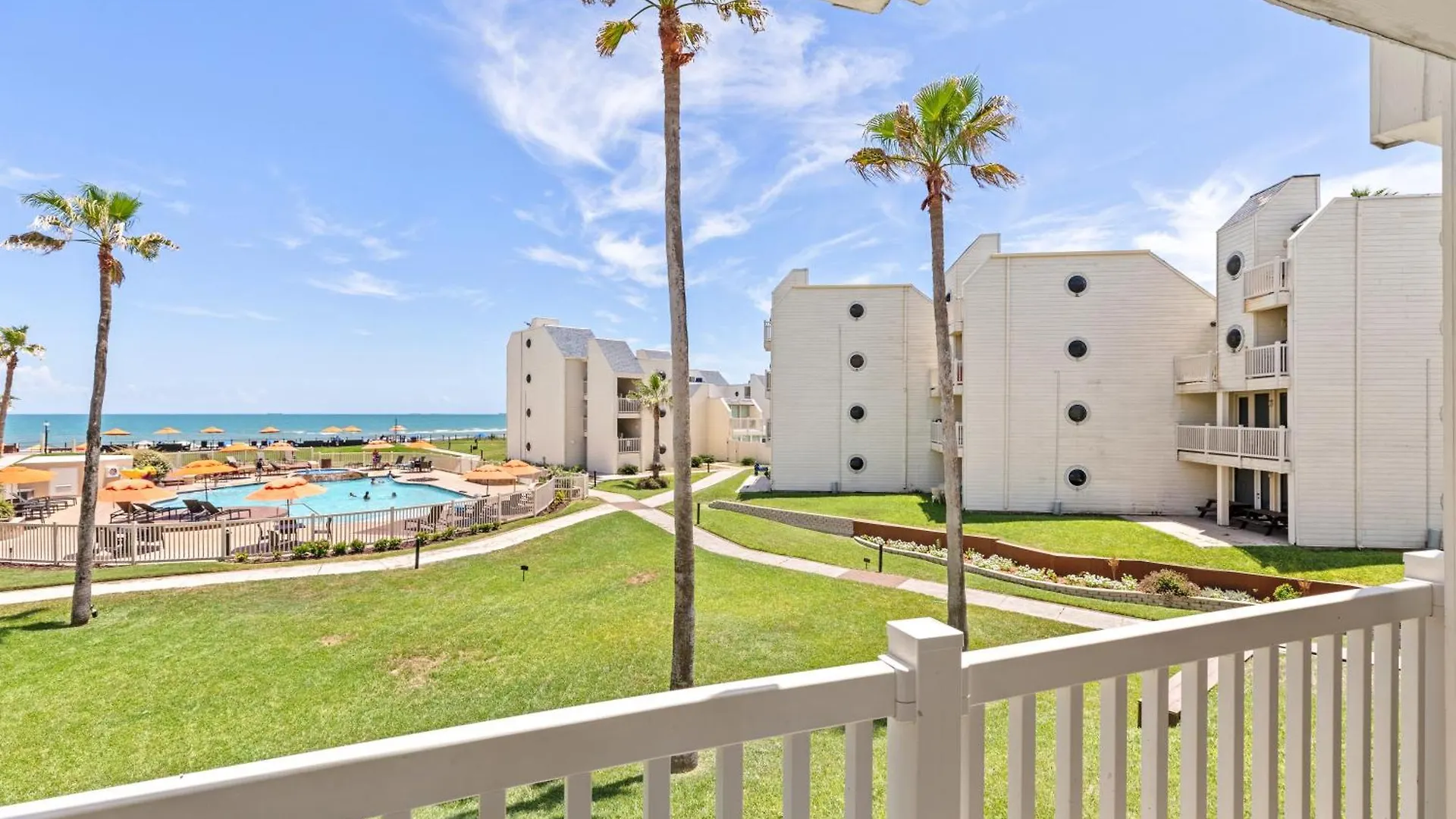 Apartment New Stunning Ocean-view Beachfront Resort, Heated Pool! *