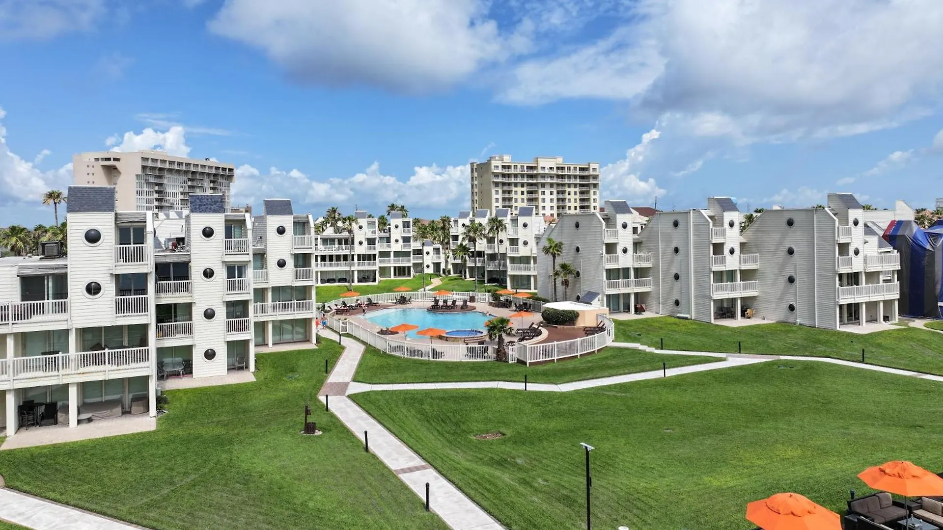 Apartment New Stunning Ocean-view Beachfront Resort, Heated Pool! South Padre Island