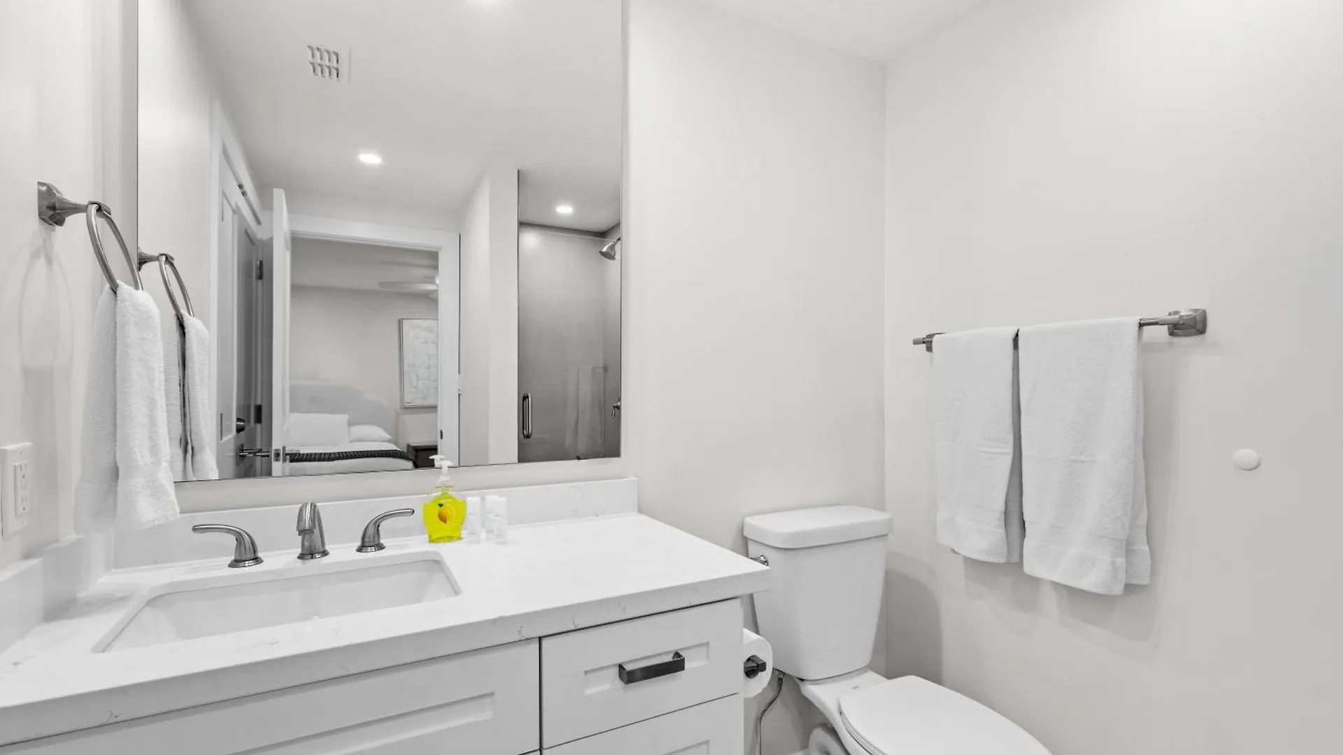 New Stunning Ocean-view Beachfront Resort, Heated Pool!